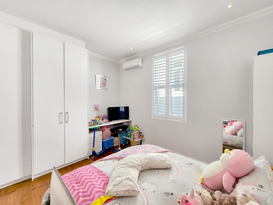 3 Bedroom Property for Sale in Sea Point Western Cape